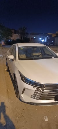 عندي سياره بي واي دي دسترويل 2025باسمي رقم بغداد تواصل على هذا رقم0780...