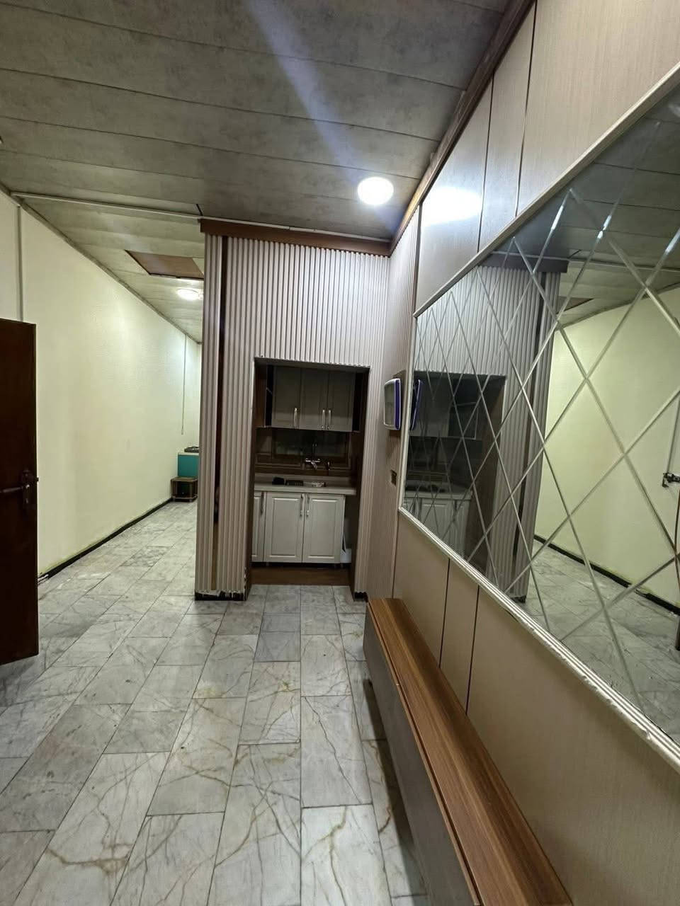 للأيجار شقه مأثثه بالكامل طابق ارضي في #السيديه 📍
*تصلح سكن طالبات او موظفات او عوائل ✅

تحتوي على غرفه نوم وصاله ومطبخ وخدمات ♻️

الأيجار 600 الف قفل 🔒 

الموقع السيديه الضباط شارع المركز 📍

_______________________________________

للأستفسار اكثر تفضلو بزياره مكتب الطائي للعقار 💎

السيديه شارع المركز عماره شركه السراب للمطابخ ✔️

او الأستفسار ع الارقام ادناه 📞↘️↘️ (متوفر واتساب )📌🔛
***********
