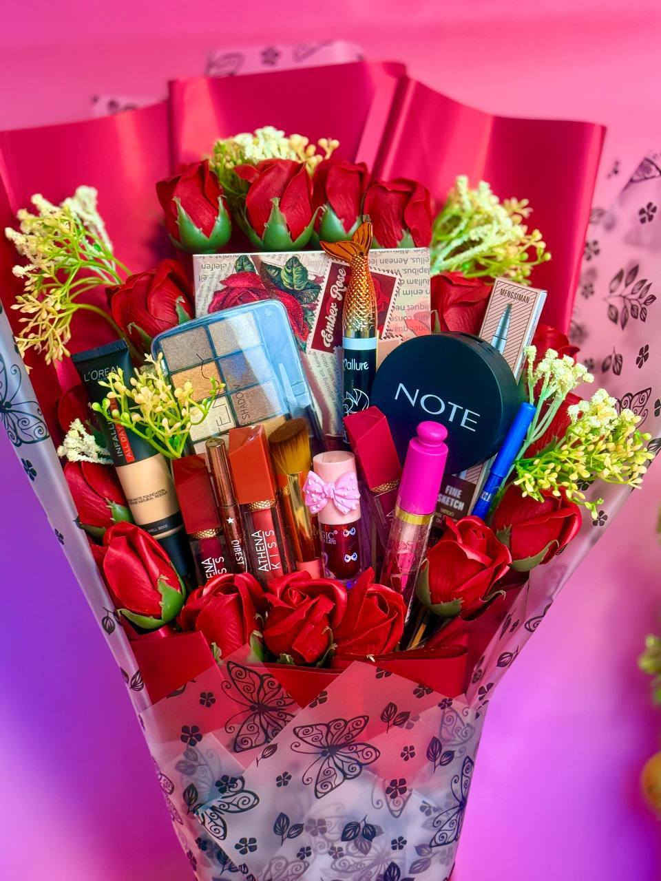 "🎀🔔 هدايا عيد الحب 🎁🎁
اكيد مليتوا من الهدايا التقليدية المملة لهذا وفرنا لكم اجمل وارقى هدية تهدوهة للام او للاخت او للزوجة او للحبيبة او لاقرب انسانة على قلبك/ج 🎁

باقة مكياج مع الورد 🔔🎁

محتويات الباقة 🎁 
اي شدو ب الوان زهرية 🎁
تنت فيونكة للخدود والشفاه 🎁
اقلام حمر عدد 2 الوان زهرية 🎁
كريم اساس رويال 🎁
باودر نوت 🎁
باليت الوان ترابية 🎁
قلم حاجب 🎁
قلم كحل 🎁
كلوس شفاه 🎁
مسكارة الحورية 🎁
ايلاينر 🎁
فرشه مكياج 🎁

😘 كارت العبارة حسب طلب ك/ج 😱

السعر ٣٥ الف

🚘يوجد خدمة توصيل لجميع محافظات العراق ٤ الاف🚘


**إذا كنت صاحب هذا الإعلان وتريد حذفه لأي سبب، رجاءا أرسل رسالة إلى الدعم الفني**