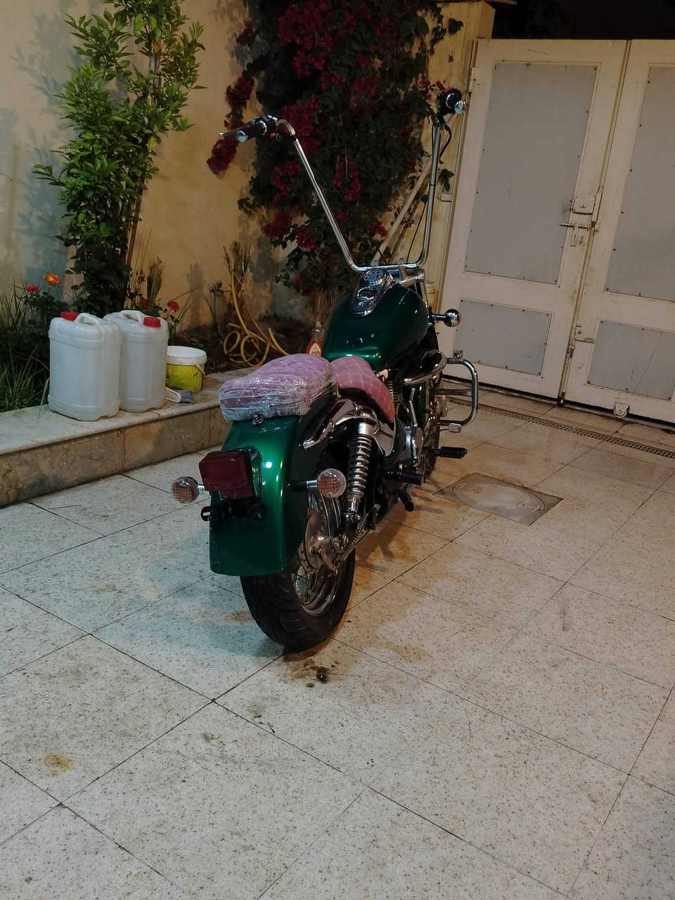 هارلي فيراكو محور مكينه للبيع
صبغه جديده دوشمه جديده كهربائيات كلهة شغاله نكر سلف وطلع ماعايزهة شي او بيهة ستيرن عالي او كو ناصي حسب رغبتك 
الدراجه اوراق اصولي 
السعر 650 او بيهة مجال 
الشراي يتصل ***********
