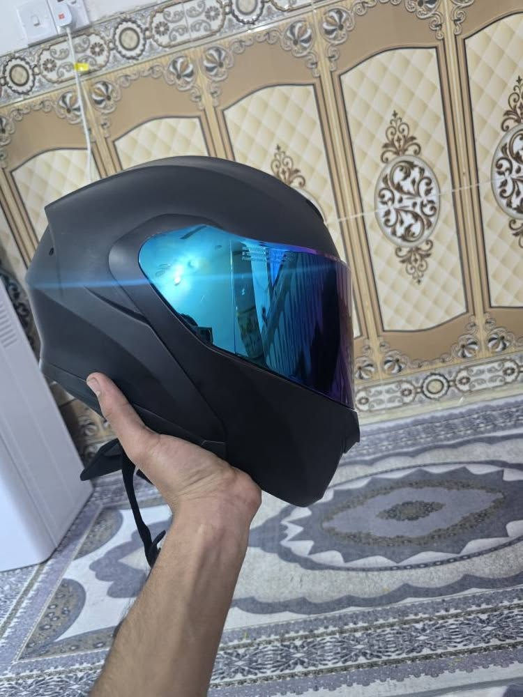 سلام عليكم
خوذه جديده قبل يومين اخذتهه ب٦٠ وياهه جامه اضافيه شفافه
قيم وخذهه مكاني بغداد مدينه الصدر او حي الكوفه 
***********
