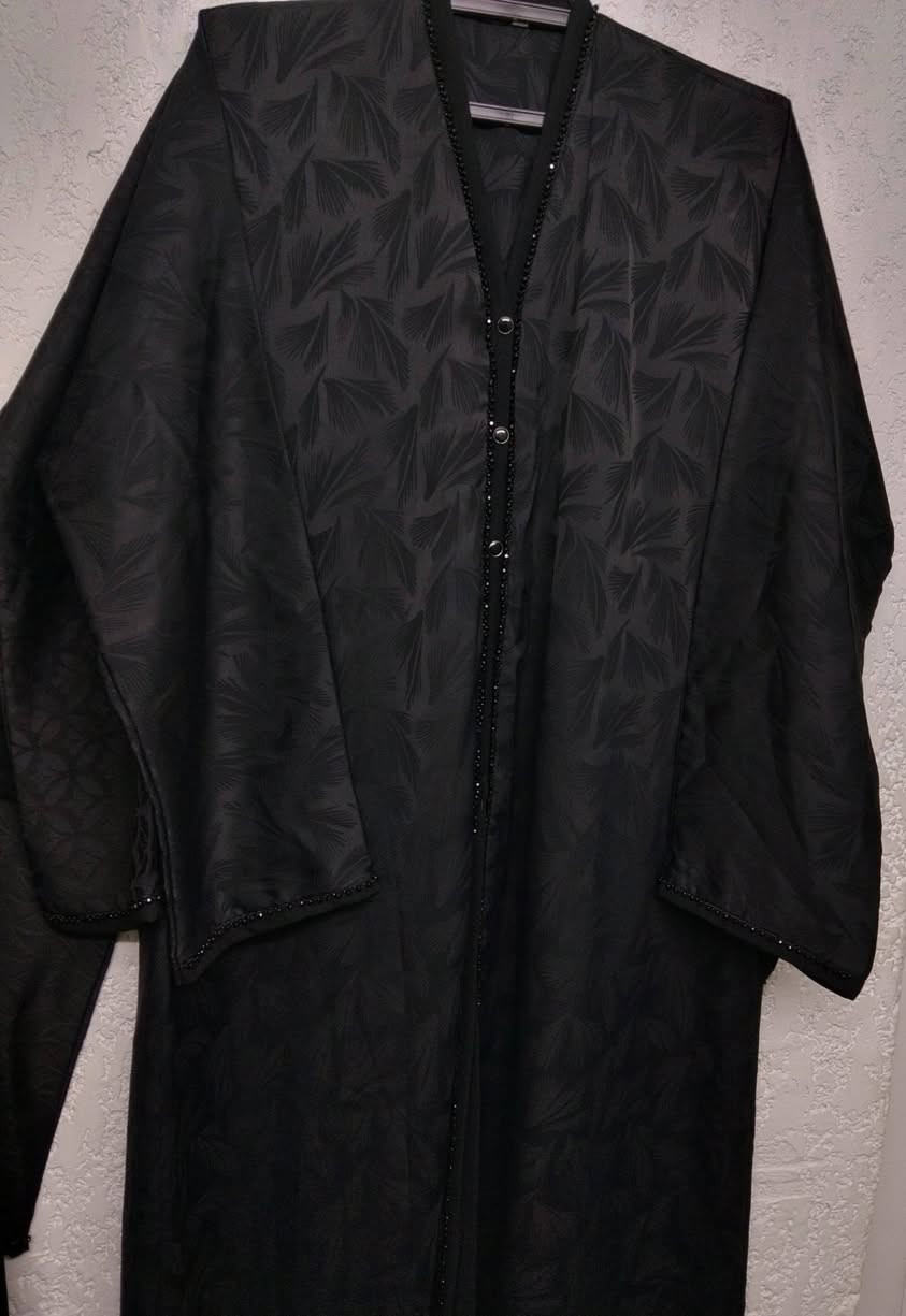 جبه  :سواد فاحم امانه الله
خامه تخبل
 ليس حرير ولا ستن جاكار ثقيل 
خامه ماراتي
السعر : 35
الخامة :  جاكار 
يلبس من وزن ٥٥ الى ١١٠ كغم


**إذا كنت صاحب هذا الإعلان وتريد حذفه لأي سبب، رجاءا أرسل رسالة إلى الدعم الفني**