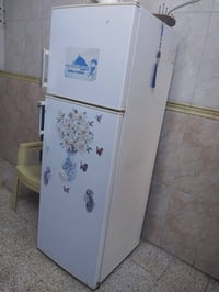 ثلاجه حجم كبير نضيفه تبريده ثلج بس الباب الجوه تبريده وسط سعره ١٢٥ بغد...