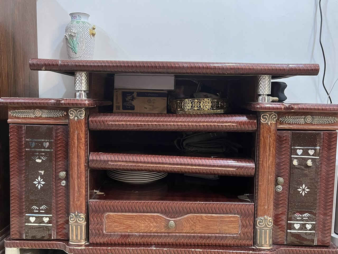 غرفة نوم جرباية ٢ كومدي ميز مراية كنتور جرارات خمسة زاوية للملابس وميز تلفزيون


**إذا كنت صاحب هذا الإعلان وتريد حذفه لأي سبب، رجاءا أرسل رسالة إلى الدعم الفني**