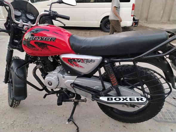 دراجه بوكسر موديل 23 مرقمه بغداد تحويل ثاني يوم  دراجه نضيفه نضافتة 100٪ دراجه مبدله مكينه اصليه من شركت المصفئ قبل 4 اشهر دراجه كامله مابيهاا نقص مكفوله كفاله عامه السعر 2 و 500 وبيها مجال بسيط. مكاني بغداد مدينة الصدر ق 52 
للتواصل: ***********
