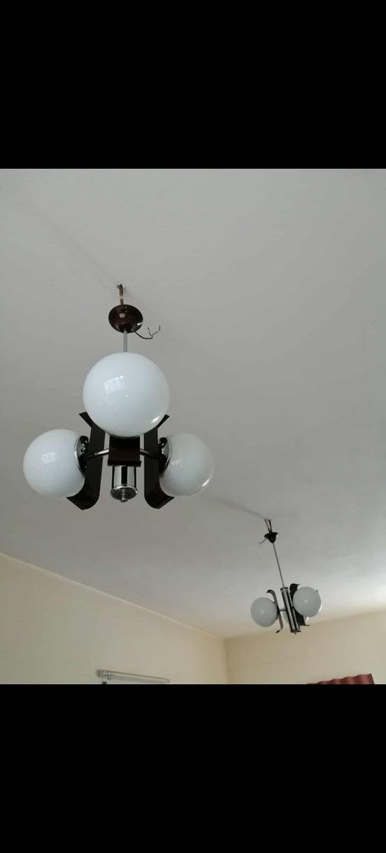 للبيع ثريات ٢ قطعة
السعر ٤٠ الف
موصل جانب الايسر


**إذا كنت صاحب هذا الإعلان وتريد حذفه لأي سبب، رجاءا أرسل رسالة إلى الدعم الفني**