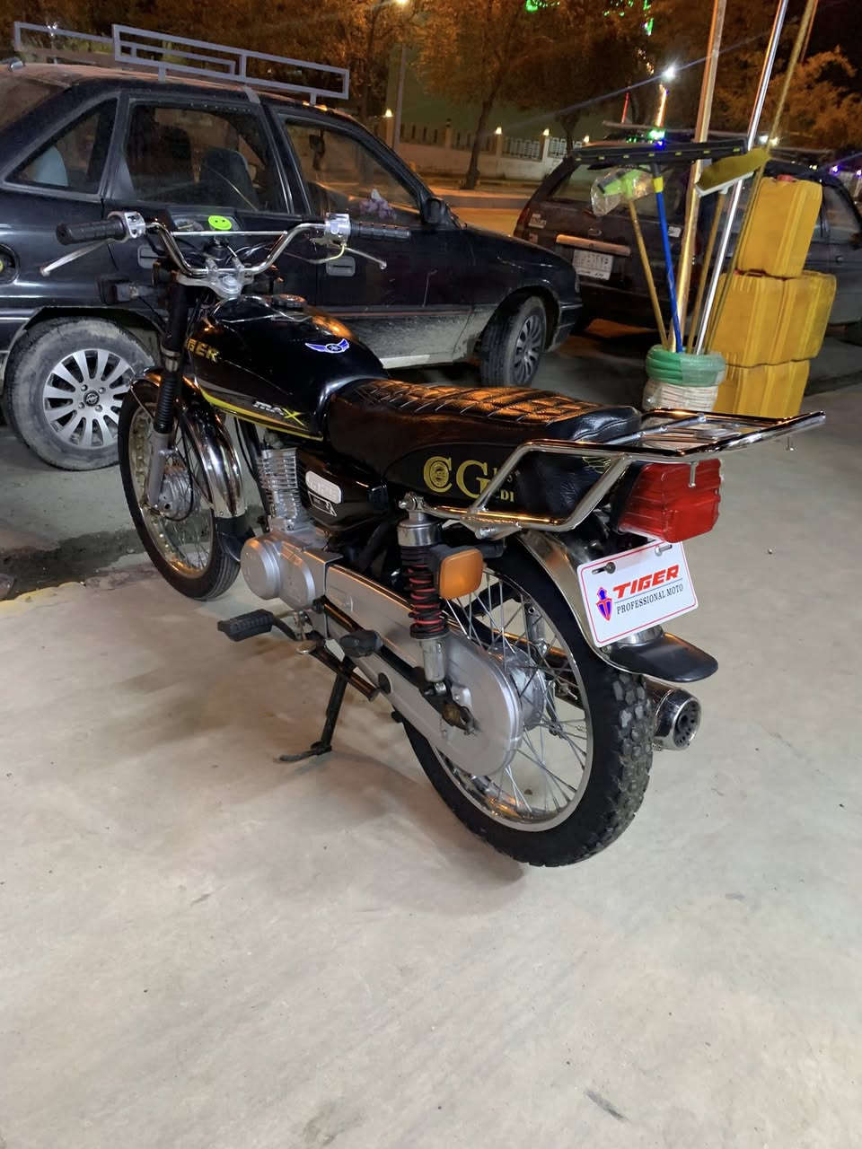 السلام عليكم
بارت عيتاني خمس تسعات الاصلي مكينه نضيفه تحريكه معدل فول كهربائيات كلها شغاله تواير جدد والماطور نضيف ماتصرف عليه دينار السعر ٣٩٠ بي مجال للشراي ***********
