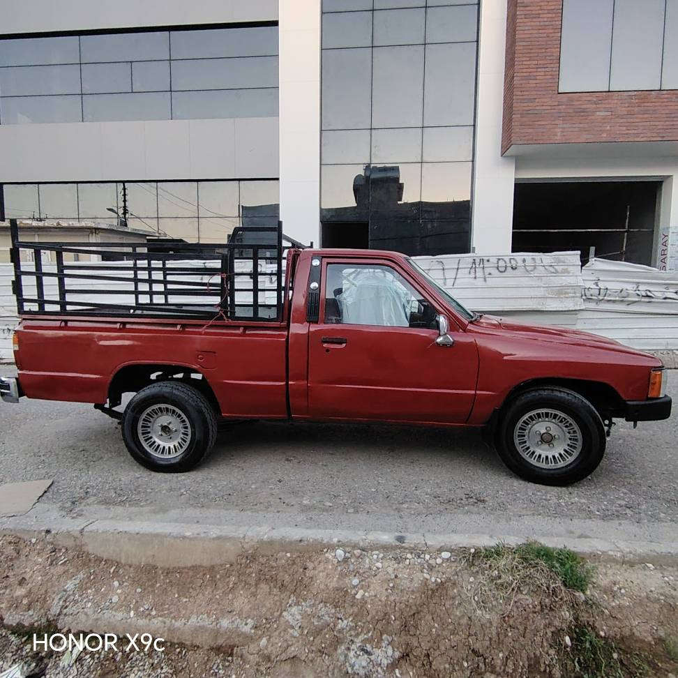 پیکاپ 85ی سێ وای اسڵی گێڕ و مەکینە و تەقەو ڕەقە بەشەرت سەیارەیەکی پاک و جاهیزە ماڵی کەسابەتە 
چوار تایەی نوێیە لەژێرە 
سەنەوی تا کۆتایی ئەمساڵ ماویەتی
سعری 38وەرەقە
***********واتسئاپ أربيل, العراق
