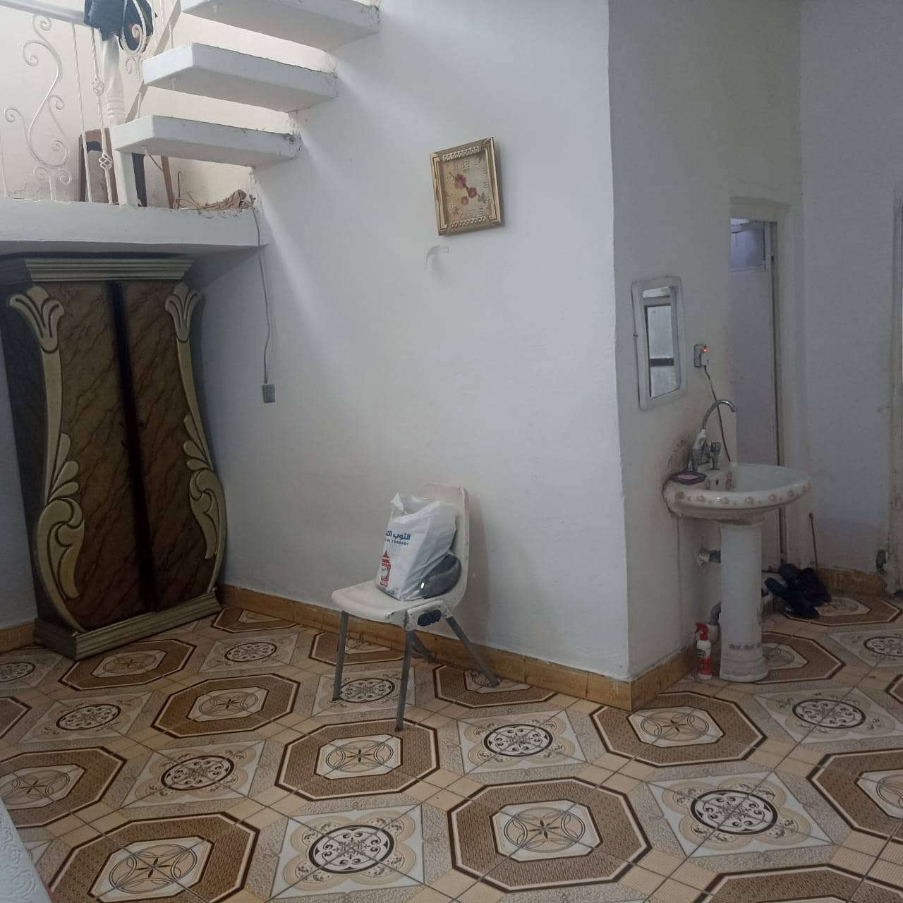 🏡 مشتمل للبيع
📍 حي الحسين – قريب من الشارع العام
📐 المساحة: 125 م²
🏠 طابق واحد
✔️ استقبال
✔️ صالة
✔️ مطبخ
✔️ غرفة نوم
✔️ حمام داخلي وحمام خارجي
✔️ أرضيات سيراميك
📞 للاستفسار والتواصل: ***********
***********
