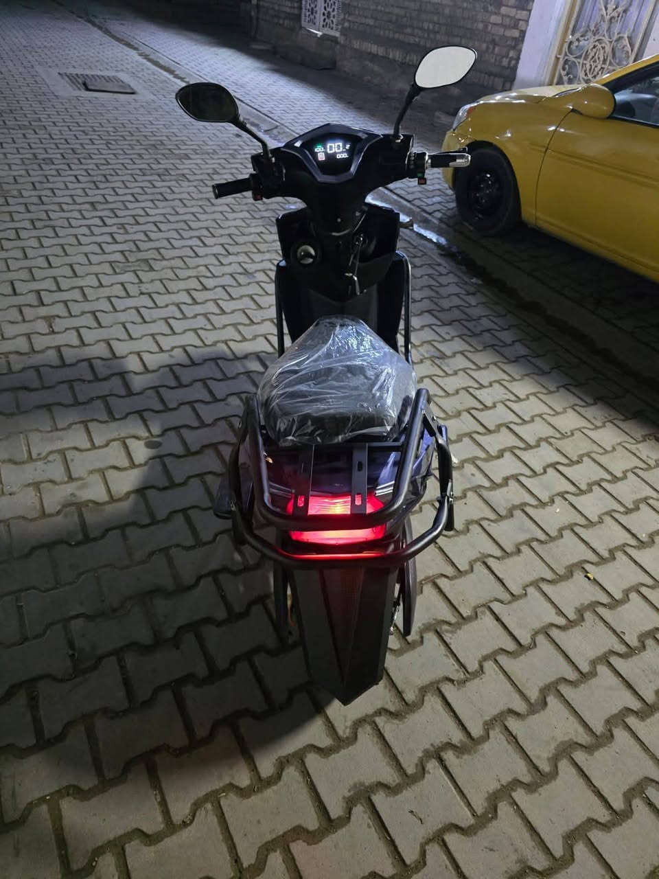 سلام عليكم للبيع دراجه سكنس نثيه موديل 26 مواصفات 6 بطاريات ريان اصل نضيفات 3نمر سرعتها 90 ويه صندوك خلفي مكاني بغداد البياع *********** متواجد وتساب سعره650 بيها مجال حك جيه
