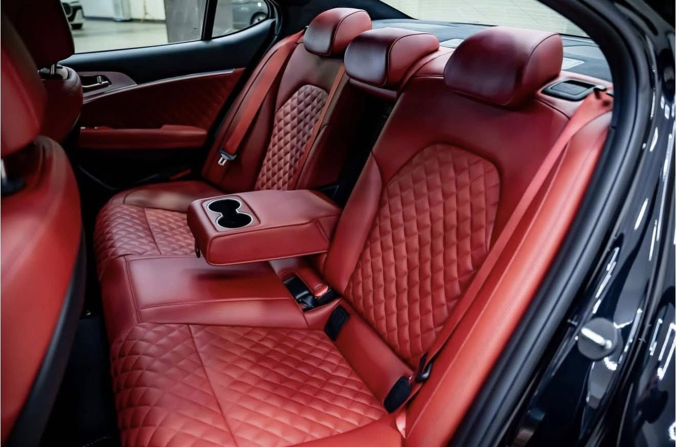 سلام عليكم (g70 3,3T) 2022   سته سلندر ماشية 55  الف ميل
السيارة  بدون سبغ بدون قتعە بس دعمیات سبغ  فقط  

السيارة نظيفة حيل  

🔹سته سلندر تون تيربو

🔹 بلاك ادشن 

🔹دفع رباعي AWD

🔹كشنات تدفئة تبريد

🔹 بنوراما 

🔹الداخل سبورت  کامل احمر   

🔹وضعيات قيادة كلها موجوده لحد sport+

🔹كشنات كهرباء و وضعيتن للخزن 

🔹 شحن لاسلكي 

🔹السعرر (٢٦٥$) و بيها مجال بسيط  السيارة رقم اربیل  شارع 
***********
