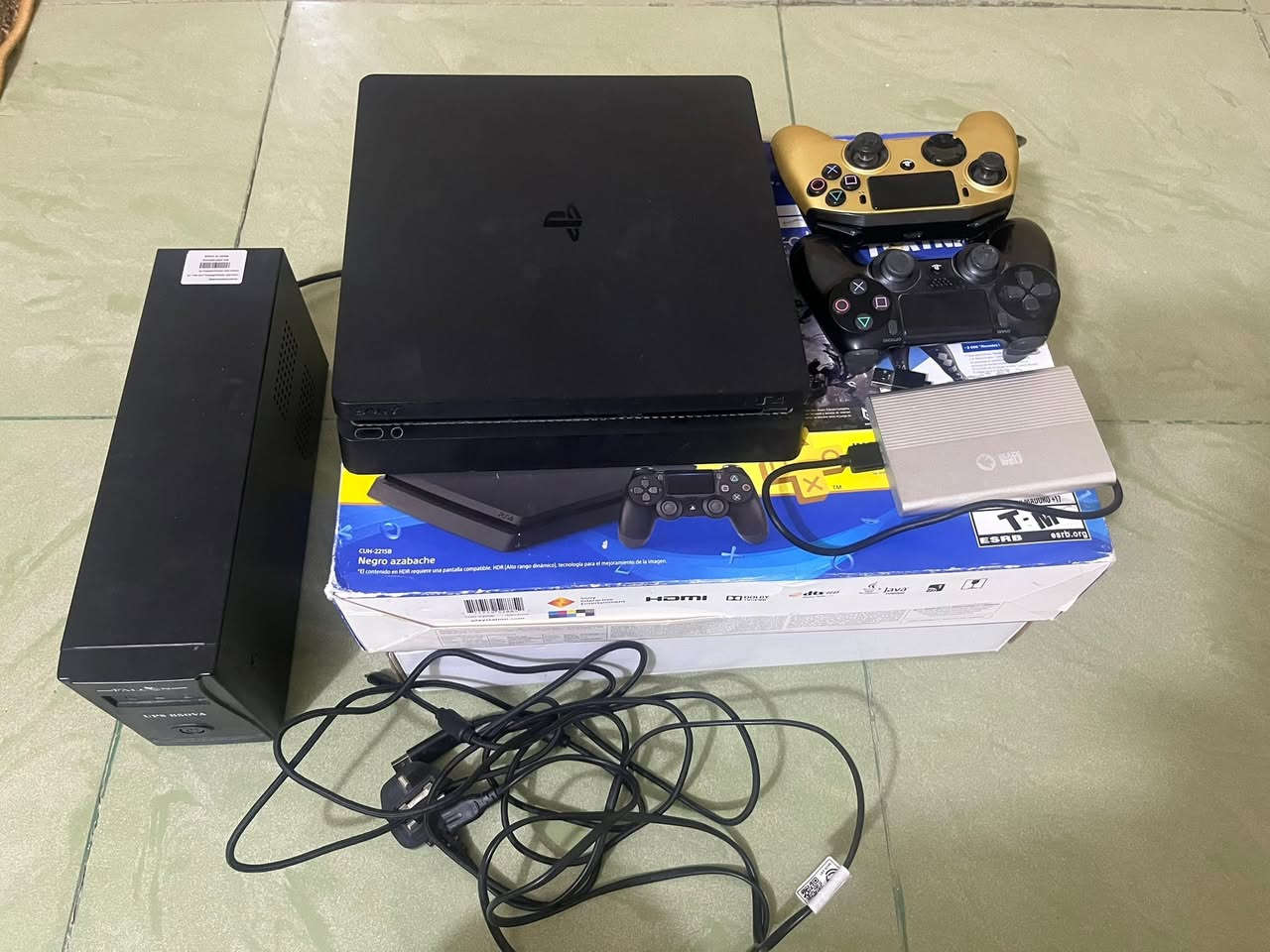 ps4 للبيع 
الذاكرة 500 مع هارد خارجي 1 تيرا 
+ يوبي إس مع يده عدد 2 نضيف كلش 
المجموعة كلها سعرها 370 وبيها مجال 
مكاني الديوانية ومتوفر توصيل لكل العراق


**إذا كنت صاحب هذا الإعلان وتريد حذفه لأي سبب، رجاءا أرسل رسالة إلى الدعم الفني**