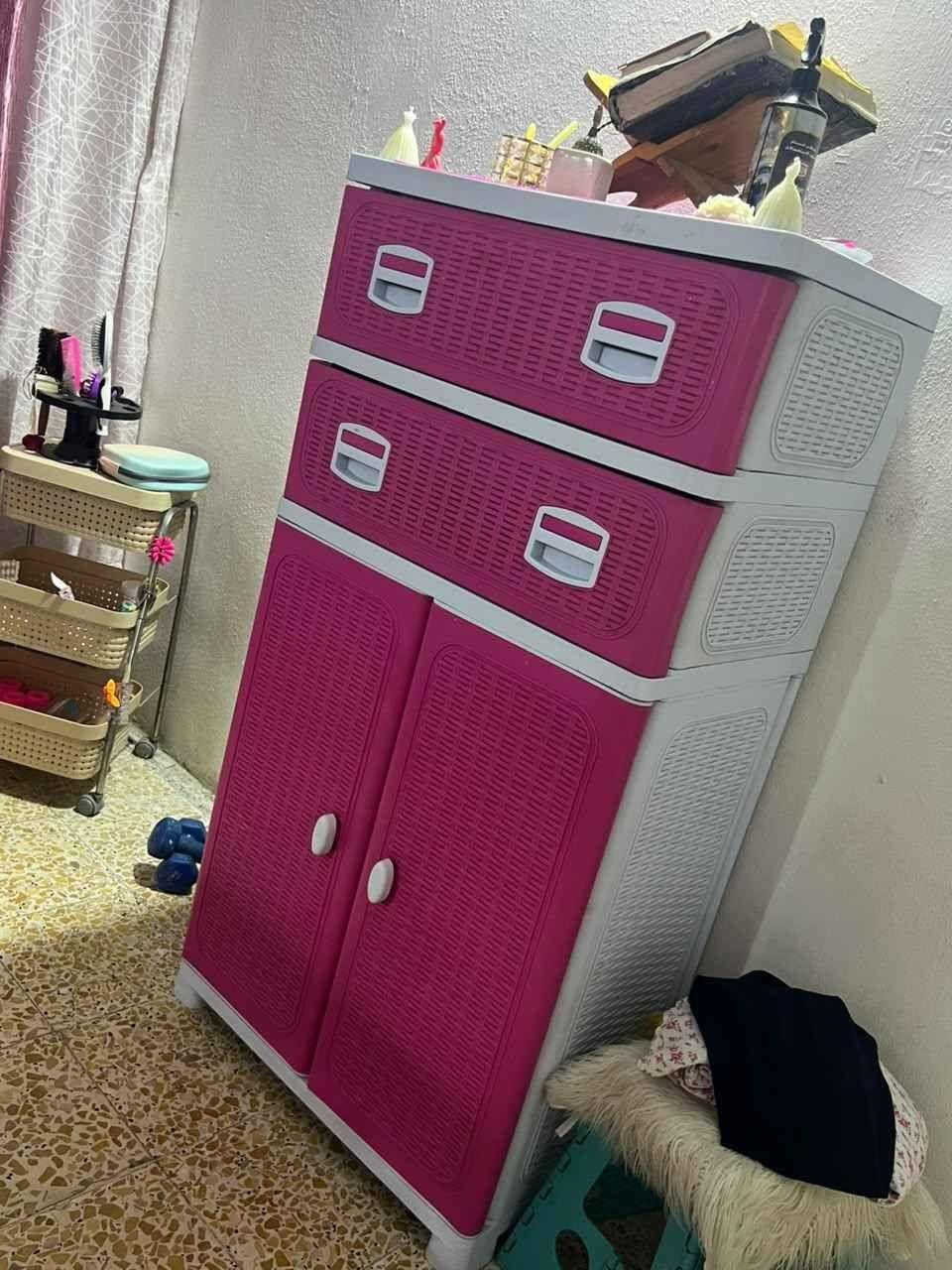 غرفه بناتيه ام النفر شرط النظافه وياها كومدي بلاستك هديه العنوان بغداد صليخ  سعر نهائي ٢٠٠ الف *********** بغداد, العراق

