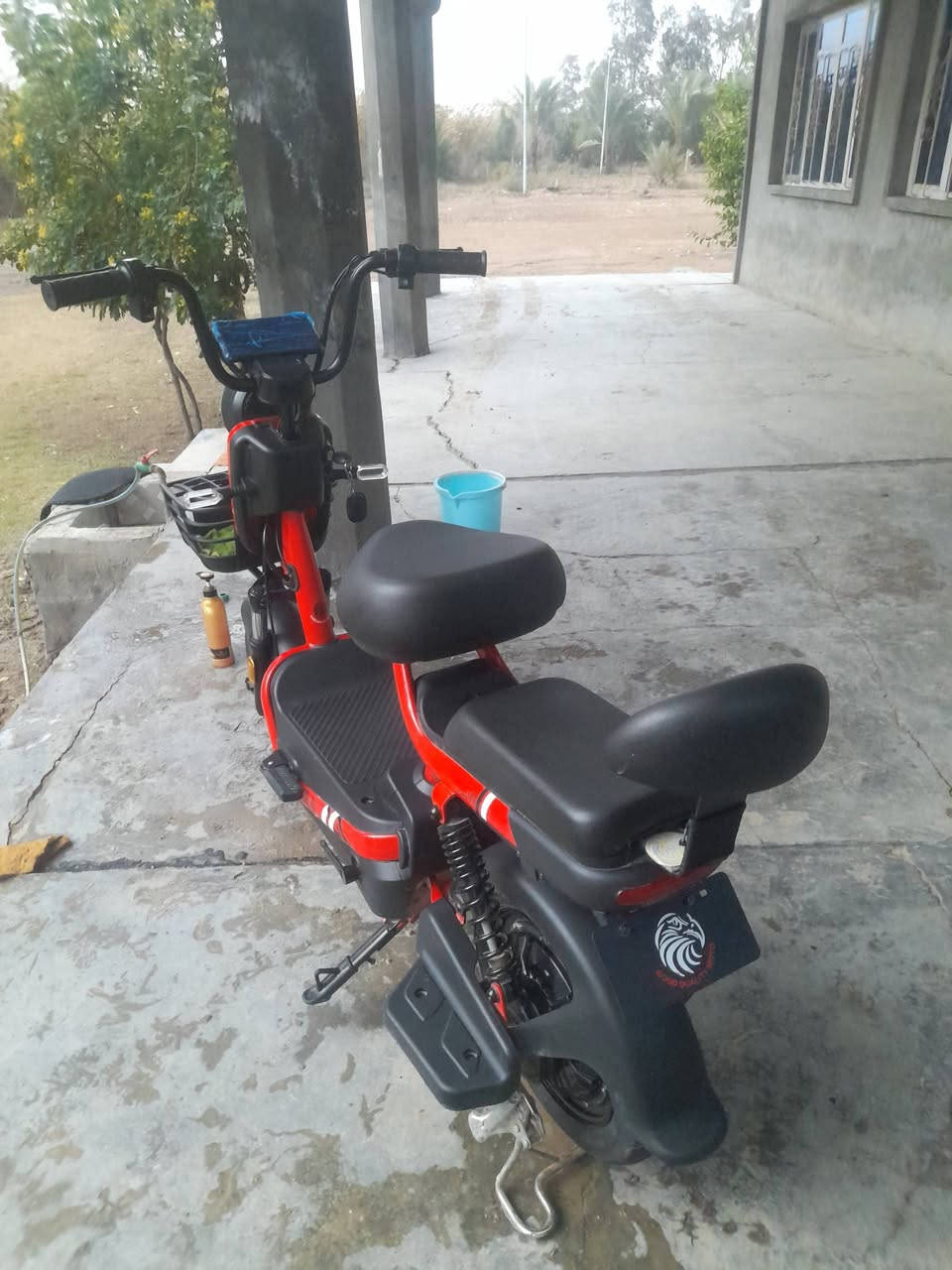 سلام عليكم
للبيع دراجة شحن حجم 14 
موديل 2025 
الدراجة ماشية 200k 
صارلي 3 اشهر من خذيتها 
الدراجة مابيهة اي نقص كلة شغال
السعر 350 وبيها مجال 
العنوان بغداد تقاطع النهروان 
ه‍ـ ***********
