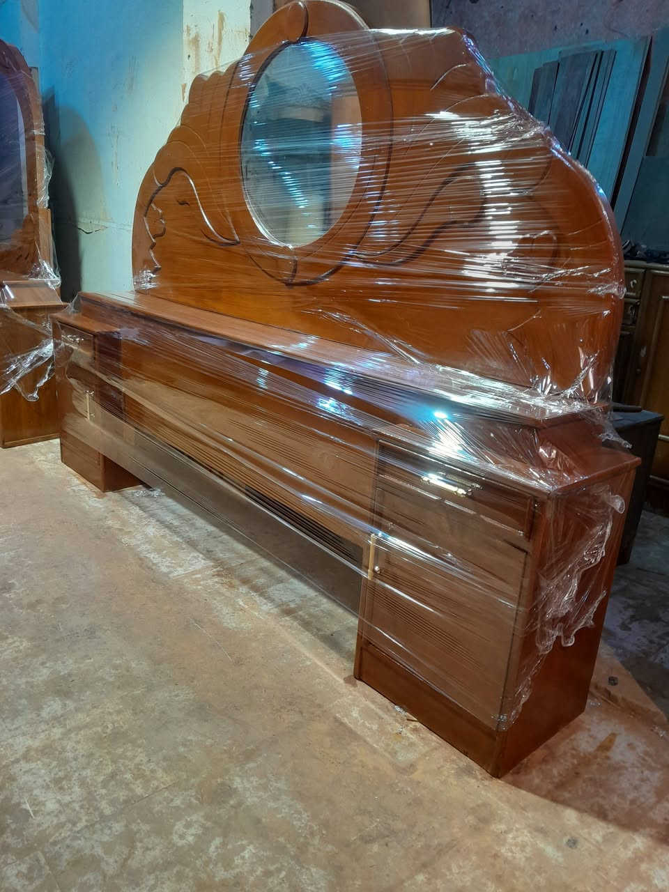 غرفه ام سته نجاره وثكيل السعر اربعميه وخمسين ألف وبيه مجال شي بصيط الحله ابو غرق ***********
