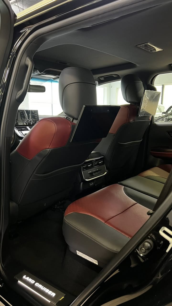 تويوتا لاندكروز بلاك إديشن 2025 – لمتد
أسود ملكي ✨ + داخلية أحمر فخم 🔥

سيارة تجمع الهيبة والقوة مميز لعشاق الفخامة:

🔹 محرك 4.0 لتر تنفس طبيعي (اعتمادية وقوة)
🔹 فئة GXR لمتد
🔹 نظام 4 كامرات (360 درجة)
🔹 داخلية جلد أحمر مميزة
🔹 بلاك إديشن تفاصيل سوداء كاملة
🔹 تشغيل بصمة + نظام ذكي
🔹 شاشة كبيرة + أنظمة مساعدة حديثة
🔹 دفع رباعي جاهز لكل الطرق

📍 سيارة تخطف النظر أول ما تشوفها… مناسبة للناس اللي تحب التميز والهيبة 👌

📞 للحجز والاستفسار:
***********
***********

#لاندكروزر #تويوتا #بلاك_ادشن #GXR #مهند_كارس #النجف #سيارات #العرا
