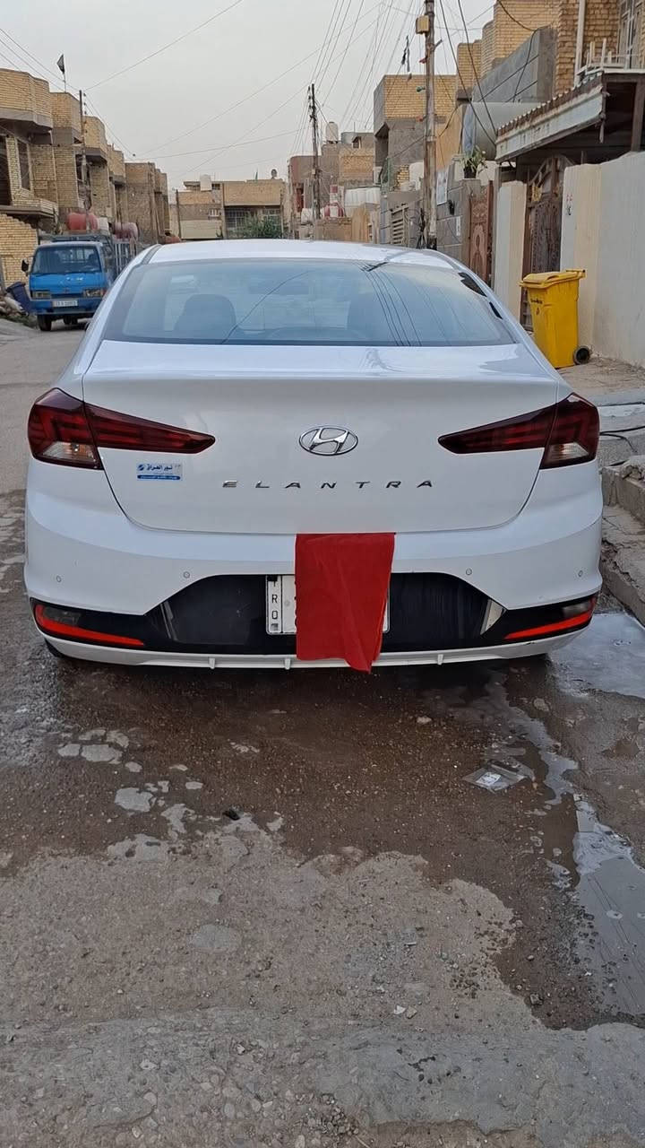السلام عليكم
النترا 2020 خليجي
فول مواصفات للاخير 1/1
مكفولة كفالة عامة من صبغ وتبديل وبارد
4 سلندر 2.0 دوش 
ماشيه 138KM حقيقي 
فتحه سقف 
بصمات تشغيل وابواب وصندوق 
ترحيب عند الاقتراب 
اشاير بالمري شفط كهرباء 
لد امامي وعدسه زنون
تبريد ثلج قطعتين امامي وخلفي 
حساس امامي وخلفي 
تحكم ستيرن 
انظمه قياده 
نورمال-ايكو-سبورت-
شاشه اندرويد  
ويل كـاب بلادي كروم     السياره احله من الصور بهواي 
السياره بسمي تحويل ثاني يوم رقم بغداد 
رقم صاحب السيارة 
***********
