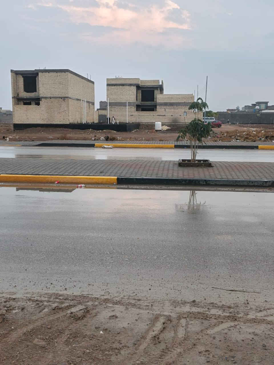 يتوفر قطع ٣٠٠متر واجهة ١٢ ونزال ٢٥  ملك صرف سكني وكذلك ١٥٠متر واجهة ٦م ونزال ٢٥م على شارع ١٢ متر و قرب شارع بعرض٣٠ متر
الموقع بغداد  أبو غريب الحصوة حي الموظفين/للإستفسار ***********
