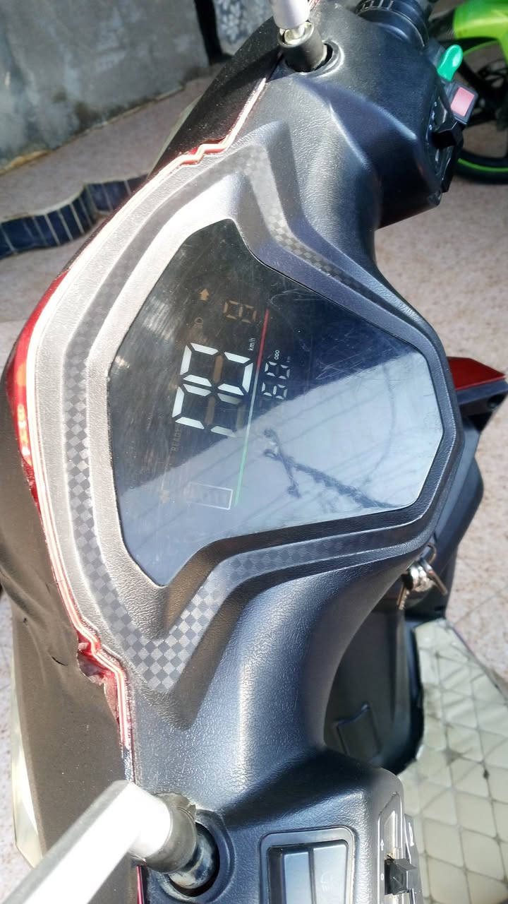 يا الله 
سلام عليكم 

دراجه شحن هيوشه موديل 2025 

دراجه نضافه 80/100 

تحمل 6 باتري 

بيع او مراوس هم شحن حسب القناعه 

الدراجه بيها ضربات خفيفه مثل ما موضه بالصوره 

مكاني رمادي خمسه كيلو 

***********
