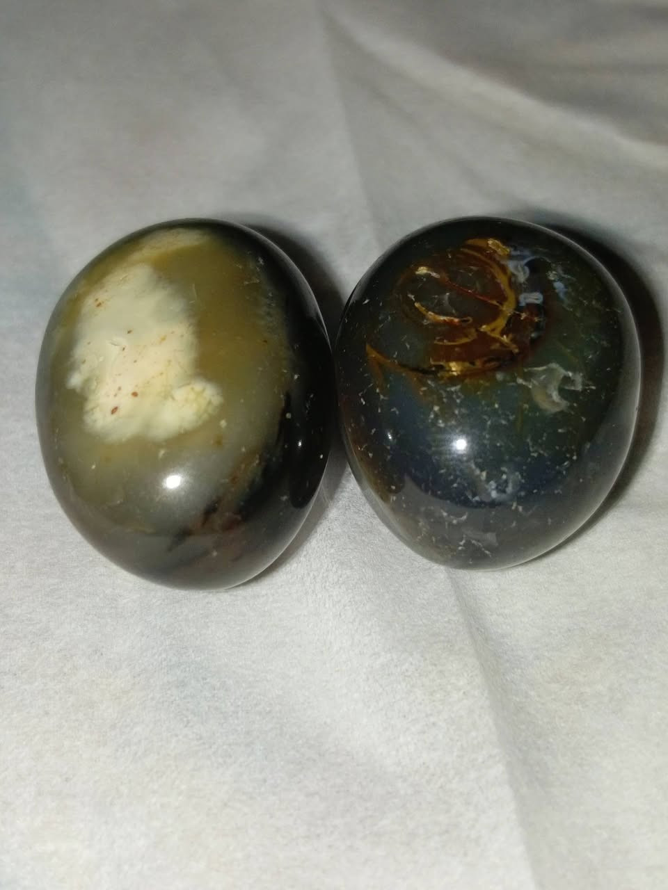 السلام عليكم ..وعظم الله لنا ولكم الاحر بذكرى استشهاد المولاه امير المؤمنين علي ابن ابي طالب عليه صلوات الله وسلامه ...استعرض لكم زوج خرز من السليماني الهندي الاصلي القديم جدا (انتيك) منگل جيب اسود برصاصي بعطف عين صريحة حمرة والقطفة الثانية معطفة عطف واضح مصور القطعتين شي مرتب ونادر متحصل مثلهن لون جداا مميز ويحملن اكثر من لون مرغوووب جدا الخرز غير مثقووبات فقط تعديل بسيط جراخة الهند سعرهن 50 مع التوصيل وبيهن مجال بسيط جدا يرهمن45 للشراي بيهن طاقة قوية لكن مامكشوفات ومامعروف عملهن


**إذا كنت صاحب هذا الإعلان وتريد حذفه لأي سبب، رجاءا أرسل رسالة إلى الدعم الفني**