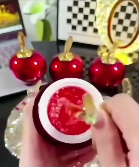 سر الشباب الدائم.. خلطة دم التنين وصلت! 🐉✨

هل سمعتِ عن "دم التنين"؟ المنتج الذي قلب موازين العناية بالبشرة عالمياً صار متوفراً عندنا الآن!
هذه الخلطة ليست مجرد مستحضر تجميلي، بل هي علاج مركز يعمل على:
✅ شد البشرة فوراً وتقليل مظهر الخطوط الدقيقة والتجاعيد.
✅ ترميم البشرة وتجديد الخلايا التالفة بفضل خصائصها الفريدة.
✅ إعطاء نضارة فورية وتوحيد لون البشرة لتظهري بأصغر من عمركِ بسنوات.

اجعليها جزءاً من روتينكِ الليلي واستمتعي ببشرة مفعمة بالحيوية والشباب.
📩 للطلب والاستفسار، راسلينا على الخاص.

. 

. 

. 
#explorepage #trending #reelsinstagram #viral #اكسبلور_العراق


**إذا كنت صاحب هذا الإعلان وتريد حذفه لأي سبب، رجاءا أرسل رسالة إلى الدعم الفني**