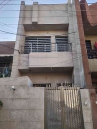 وبركاته يتوفر بيت للأيجار مساحة ٨٠ 🏡 طابقين طابق ارضي يحوي : غرفة وصال...
