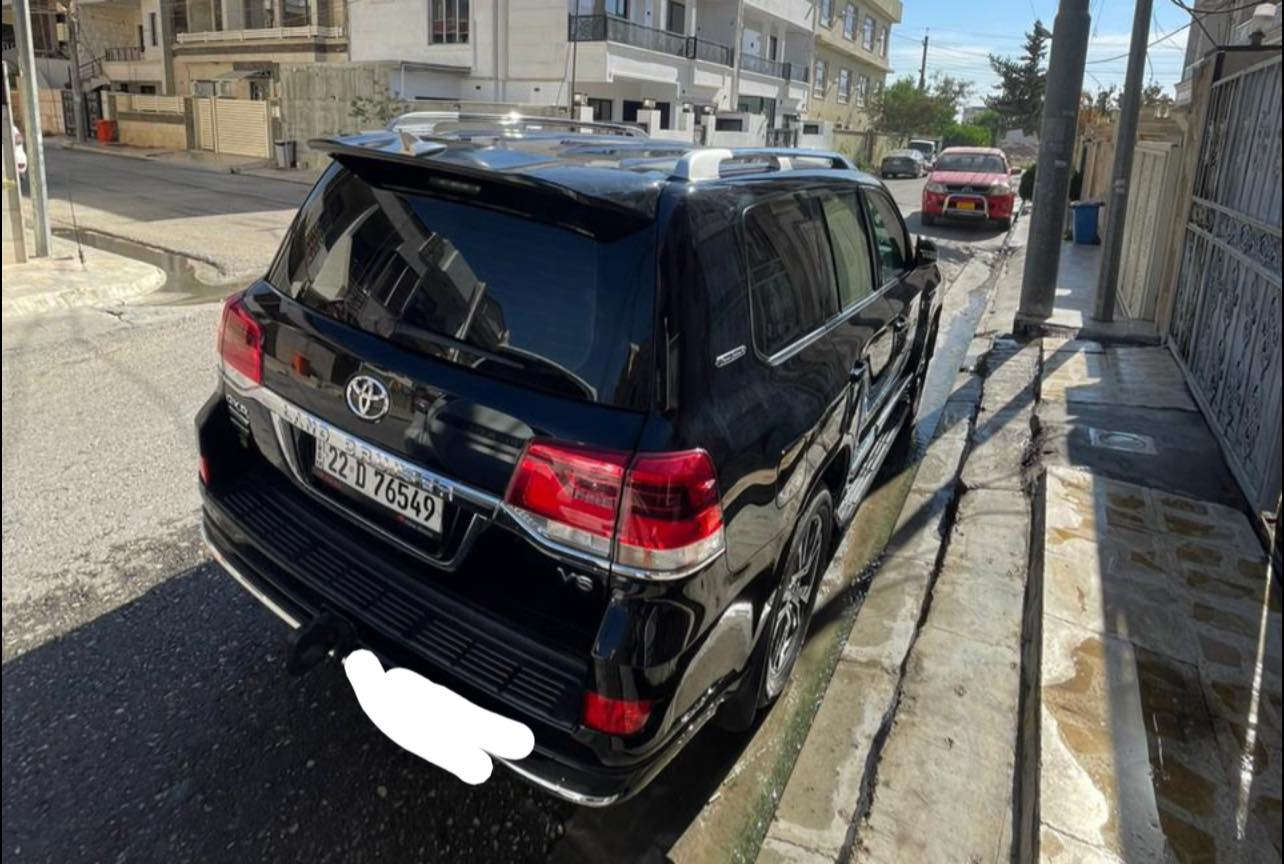 السلام عليكم
لاندكروزر للبيع 

الموديل 2020

كراند تورينك 

صندوق كهرباء 

دشبول لكزز 

رقم اربيل 

رصعه كما موضح في الصوره فقط

السعر 515 وبيها مجال بسيط 

***********

***********
