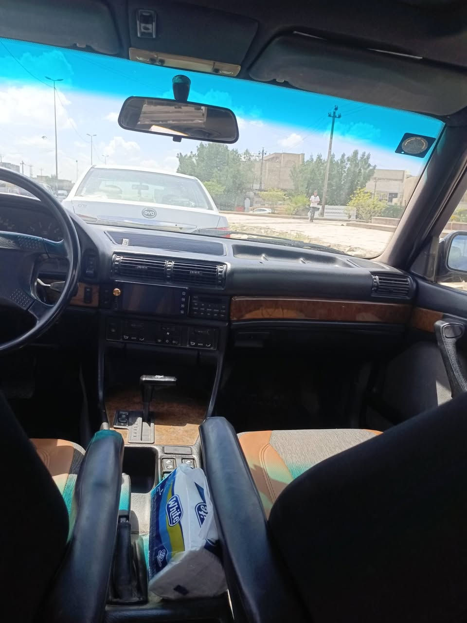 🔥 للبيع BMW 735 موديل 1992 🔥
✔️ اللون: أسود
✔️ كير: أوتوماتيك
✔️ المحرك: جديد
✔️ رقم بغداد
✔️ السنوية نافذة لغاية 2030
✔️ السيارة باسمي ونقل ملكية أصولي
✔️ صبغ عام للجمالية فقط
✔️ منظومة تبريد جديدة بالكامل، والتبريد ثلج ❄️
✔️ المروحة تدريجية 
✔️ السيارة ما بيها أي نقص، جاهزة للاستخدام وما تحتاج أي صرف.

المعاينة خير دليل، والجاد يتفضل يتواصل.

📍الموقع: بغداد حي الاعلام
💰السعر: (60)
📞 للتواصل: (***********)

