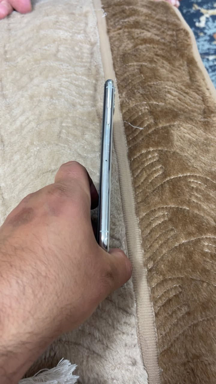 السلام عليكم ايفون ١١برو ماكس 
الجهاز ما مفتوح ع وضع الشركه بطاريه٧٢ ذاكره256
فقط الضهر للبيع ب ٣٠٠ مكاني الدوره ***********
