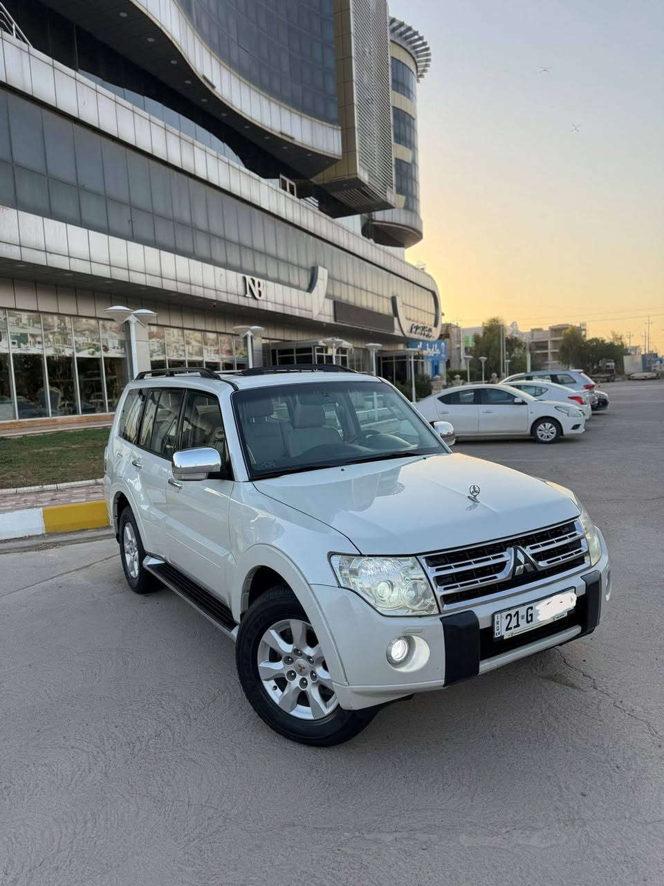 باجيرو ٢٠١١ خليجي حبتور
سياره على وضع الشركه 
 لون ابيض صدفي 
سياره فول الفول مواصفات ١/١ 
١. فتحه سلايت 
٢. دمامات خلفي او امامي 
٣. كشنات جلد كهرباء 
٤. ويل كبير 
٥. مري شفط +مرايه نيكل + اشاير بلمري 
٦. يده نيكل 
٧. مكينه ٣٥٠٠ المرغوب 
٨. صاج ملكي 
٩. ثلاجه داخليه 
١٠. داخل بيجي 
١١. ٧ راكب + ٣ قطع تبريد 
١٢. تحكمات ٣ جهات 
١٣. فورويل درايف
١٤. حساسات خلفيه 
١٥. زراك لايت 
١٦. حساس امامي 
١٧. اشاير ترحيب 
١٨. بلوجكتر خلفي 
١٩. نضام مانع الانحدار 
٢١. رقم سليمانية دولي تحويل مباشر 
٢٢. سعر ١٥٨  وبيها مجال بصيط 
٢٣. للستفسار *********** 
٢٤. عنوان كلار
