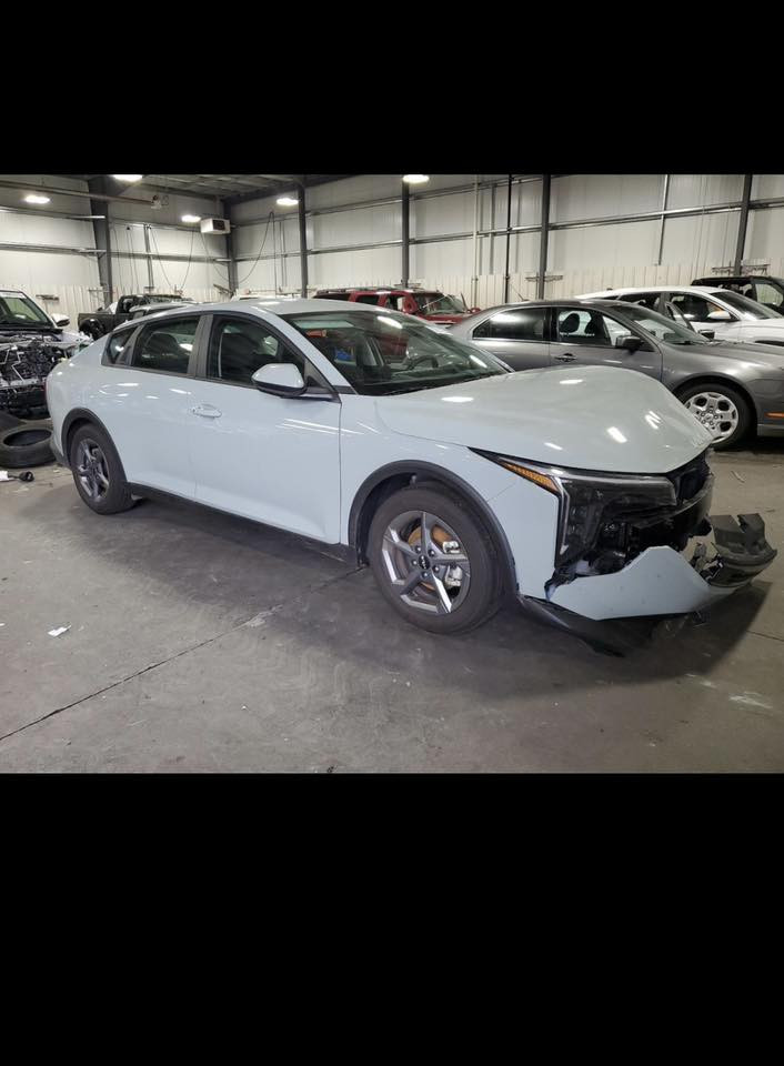 سلام عليكم
LX2025 K4 
ابيعها علئ حادثها 
موعد الوصول 11 /2 
وصول لعقبه 
سعر واصله يوسفيه 120 وبيها مجال 
رقم هاتف ***********
