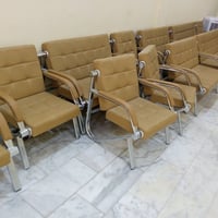 مكلف بالنشر   ثلاث تخم كراسي جلد ..يصيرن و21 نفر  كراسي بلاستك مع طبلا...