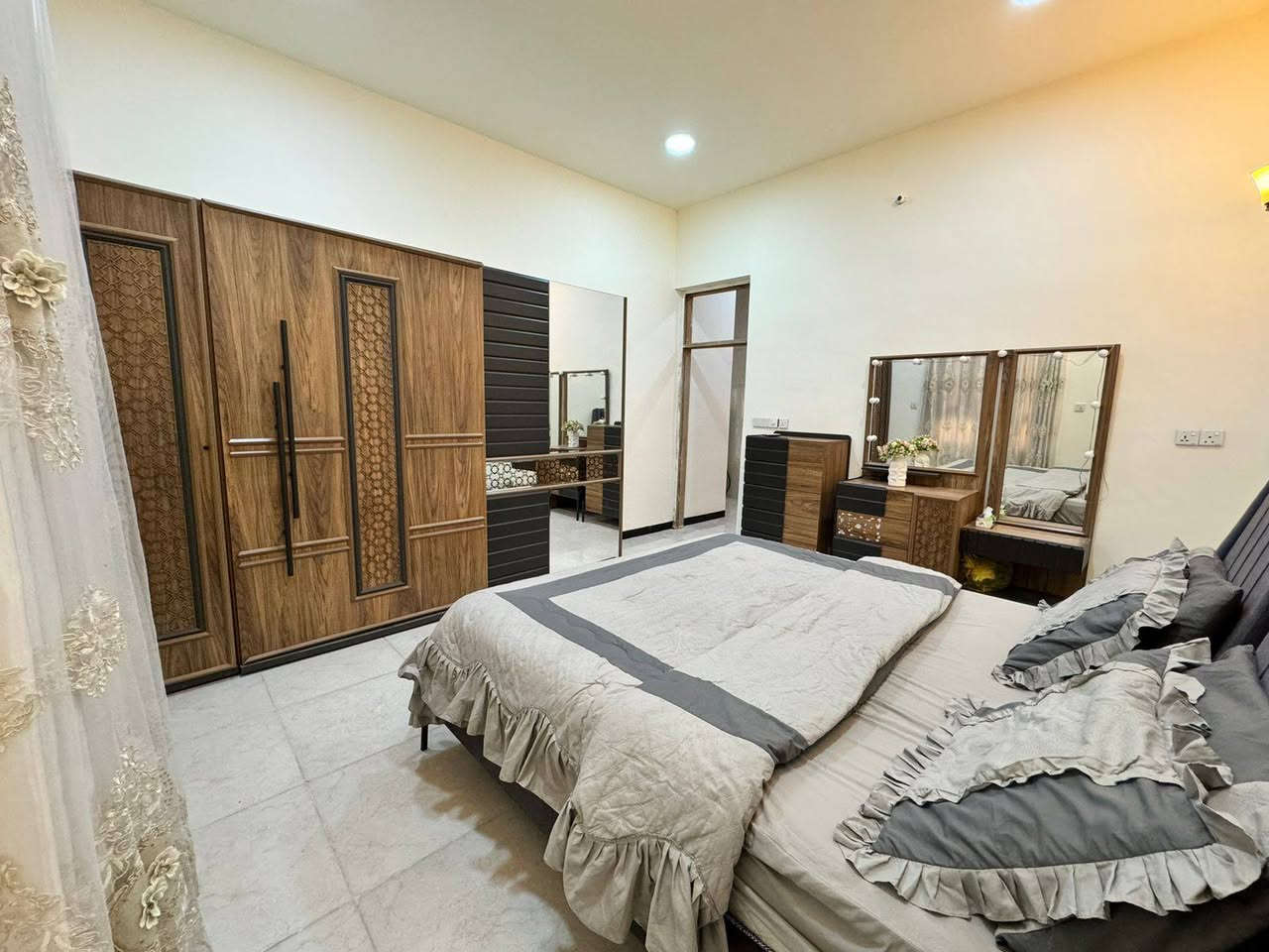 متوفر الان حجز 🧊🌴 
منتجع دي نور  للإيجار اليومي 🏡🌳

✔️ أجواء هادئة ومناسبة للعوائل والشباب

✔️ مساحة واسعة وخدمات متوفرة

✔️ مثالية للراحة والونسة

📌 للحجز والاستفسار يرجى الاتصال أو المراسلة على واتساب: 
 📞*********** 
 موثق في تطبيق اجرلي لسياحة المزارع في العراق 🇮🇶
