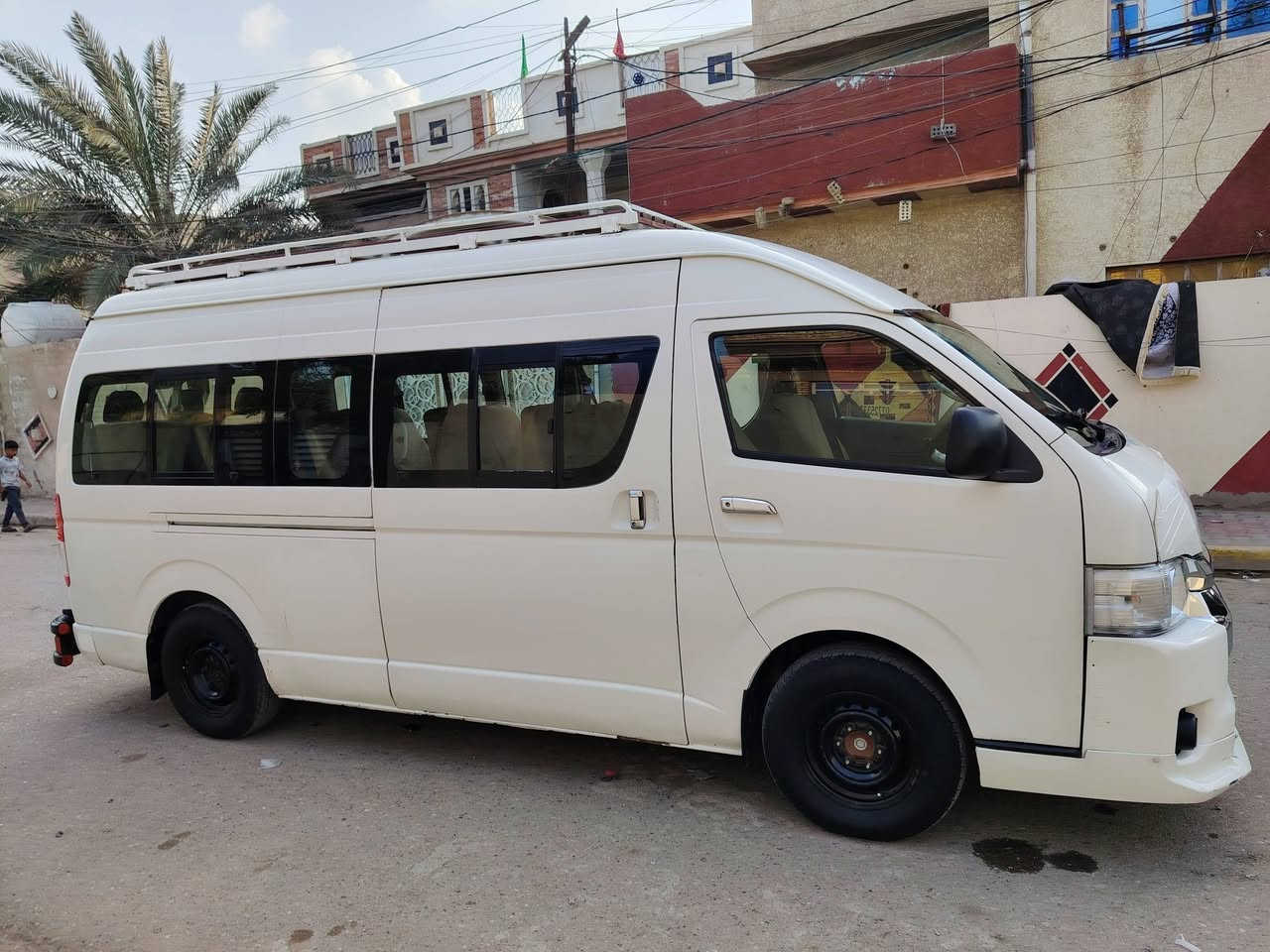 السلام عليكم هايسه للبيع موديل 2011  سياره بيهة صبغ مكينه كير اكسن تبريد مكفول  + تخم تاير جديد + سياره خير من الله جاهزه كبل لشارع مكاني بغداد جسر ديالى القديم السعر 220 وبيهة مجال حك الجيه انتصال علئ الرقم ***********
