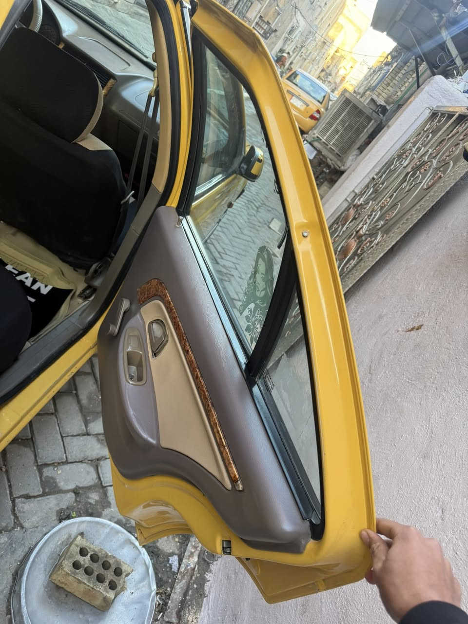 سلام عليكم للبيع بيجو لميس موديل 16 مكينه كير مكفوله صدر تبريد دوشمه بسمي رقم نكليزي جديد هزه مكاني بغداد صليخ سعره 55 وبيه مجال بسيط الرقم ***********
