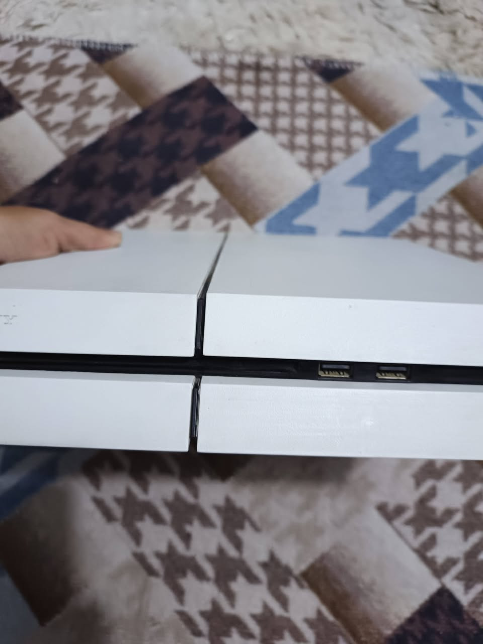 بليستيشن4فات الجهازغيرمفتوح الهارد500 النظام 13.2 السعر125الف للاتصال ***********
