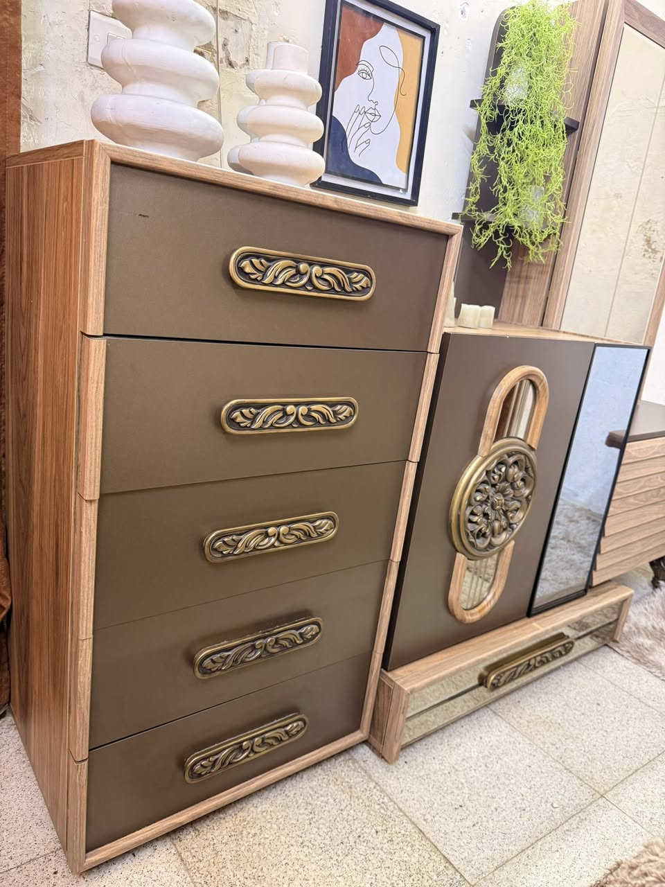 غرفة  للبيع ٨ قطع سرير مخزن  بيهه قاصة سرية سعرهه ٨٥٠ للاستفسار ‭٠٧٧٧ ٦٧٢ ٣١٠٧‬
