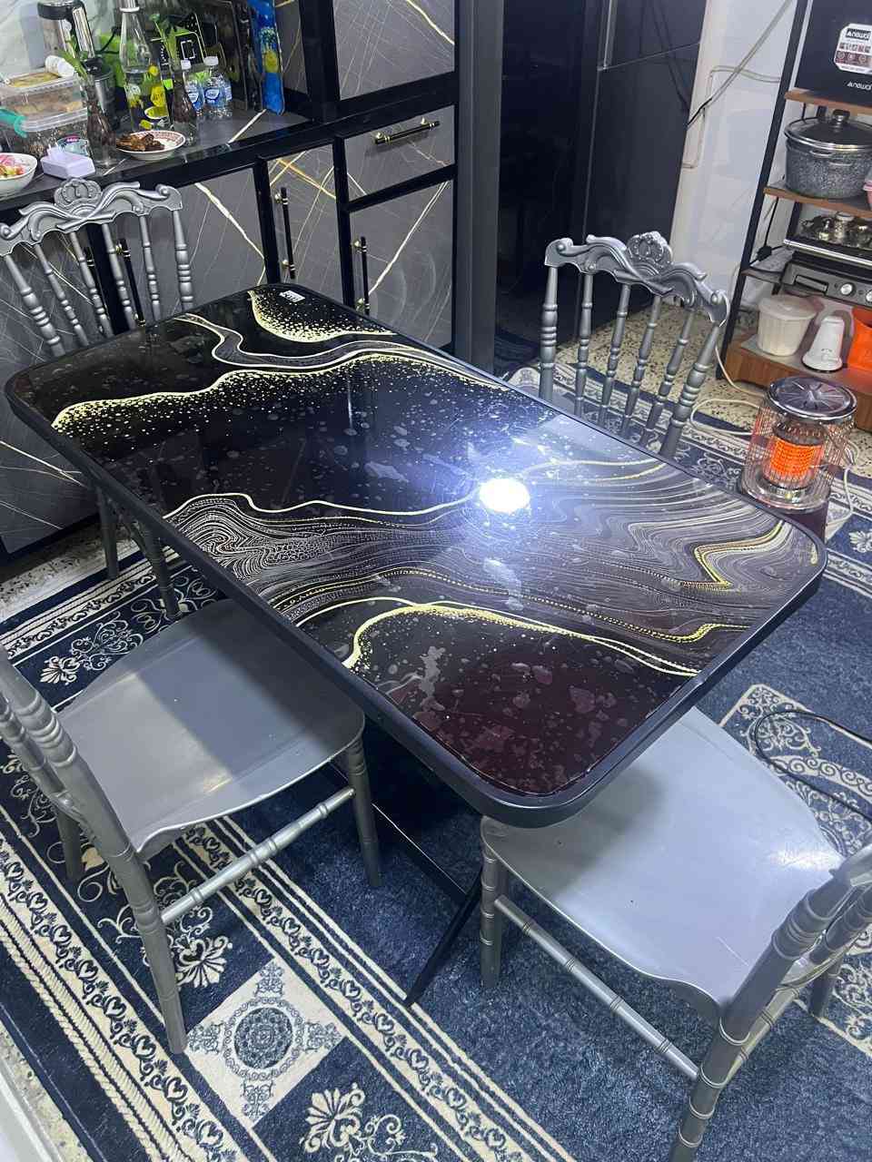 السلام عليكم تخمِ قنفات ١٠مقاعد اسفنج درجه اولى نظيف حدا السعر ٤٥٠طبله رباعيه السعر٦٠ميز طعام و٤كراسب السعر ٨٠المكان الكراده (***********)
