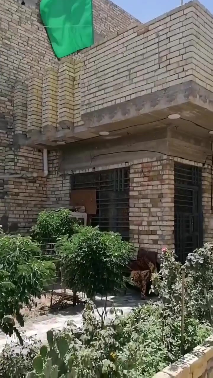 سلام عليكم بيت للبيع بل غرير يم بيت مجبل الماجدي مساحته 300 واجهة 10 ونزال 30 على شارعين شارع المامي عرضه 15 وشارع الخلفي عرضه 10 متر  بيت بي 4 غرف 3 جوه واحده فوك بيت مسلح بناه 2025 المنطقه كاملة خدمات بس باقي على تبليط الرقم ***********
