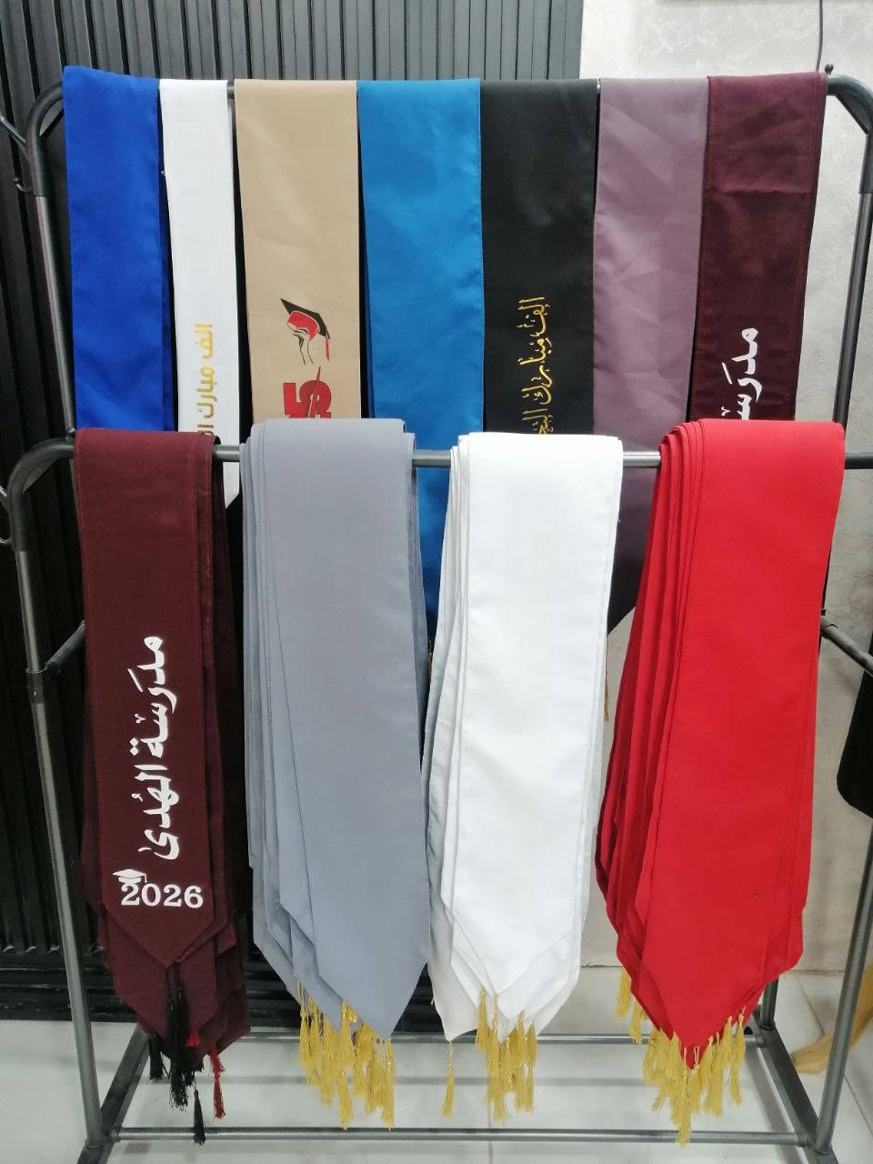 على بركة الله 
تم تجهيز بدلات التخرج روب ـ قبعة ـ وشاح ـ مسكة ... خلي طفلك يفرح بلحلظة نجاحه  تتوفر جميع القياسات وجميع الألوان للوشاحات 
 رياض اطفال ـ ابتدائي ـ متوسطة  مع الطباعة على الوشاح والقبعة بمختلف الألوان ـ مفرد وجملة .. للمعلومات مطبعة شمس الأصيل المناذرة حي الاوقاف شارع مدرسة الهدى الابتدائية ***********  اتصال واتساب تلكرام
