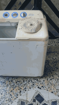 غسالة LG شغالة فقط النشافة عطلان  سعرها 20 الف للتواصل 07763473918