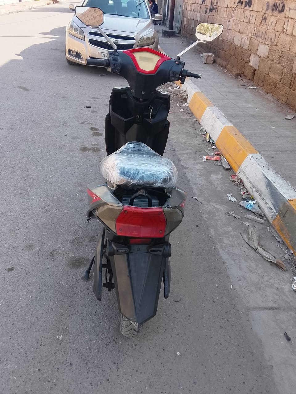 موطور شحن للبيع
نوع
سكنس 
 ✅بطاريات عل فحص✅
⭕لايت عالي ناصي 
⭕ شاشه الكترونيه 
⭕نظام ®️ الرجوع الى الخلف
⭕ نظام 3سرع 
⭕ بريك امامي، خلفي 
⭕ اشاير يمين، يسار
⭕تشغيل عن بعد 
⭕ جهاز انذار سرقه
⭕ شاحنه الشركه الاصليه 
⭕ كلشي شغال كهربائيات 
الموطور نظيف مثل ما موضح بالصور 
(( السعر 250 )( بي مجال)رقمي مكاني شهداء
***********
