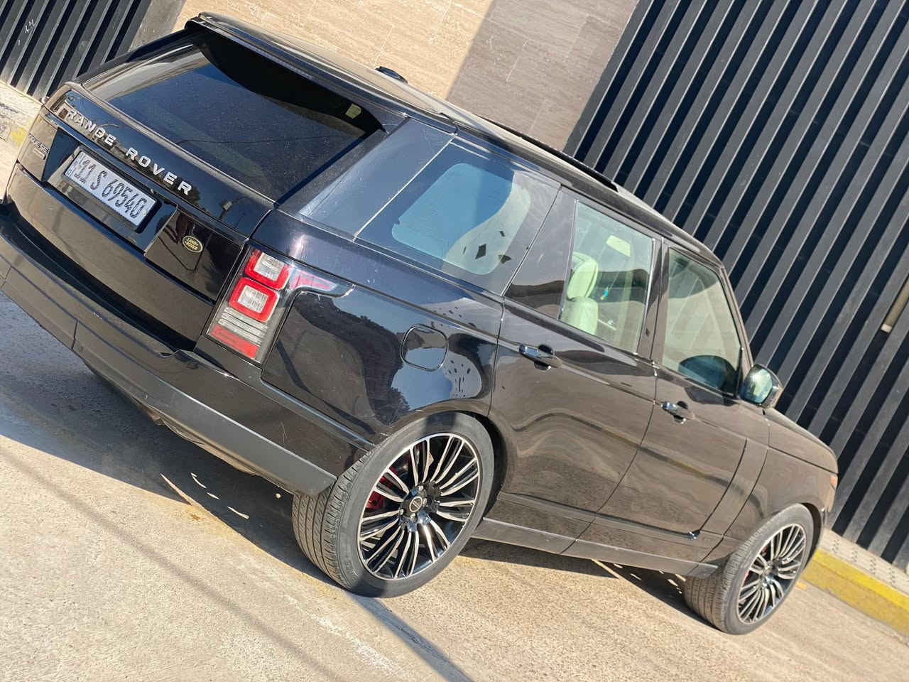 السلام عليكم بيع او مراوس
رانج روفر فوك موديل 2013 range rover vogue
ماشيا 97 الف كيلو حقيقي
 فول مواصفات 1/1
رانج روفر فوك 2013 
٤ابواب شفط و صندوك شفط و سحب
‏‎٤ كشن تبريد  تدفئة  
كشنات مساج
‏‎٥ كاميرا رادار شارع
‏‎محرك بدون سوبر بانزين 8 سلندر
‏‎پانوراما
‏‎ گاعيات  شركة 
السياره اربع قطع تخريب بس بدون حادث فقط رش
بدون دواخل
بدون ايرباك
السعر 255 وبيها مجال  

عنوانها بغداد 

للاستفسار الاتصال
***********
