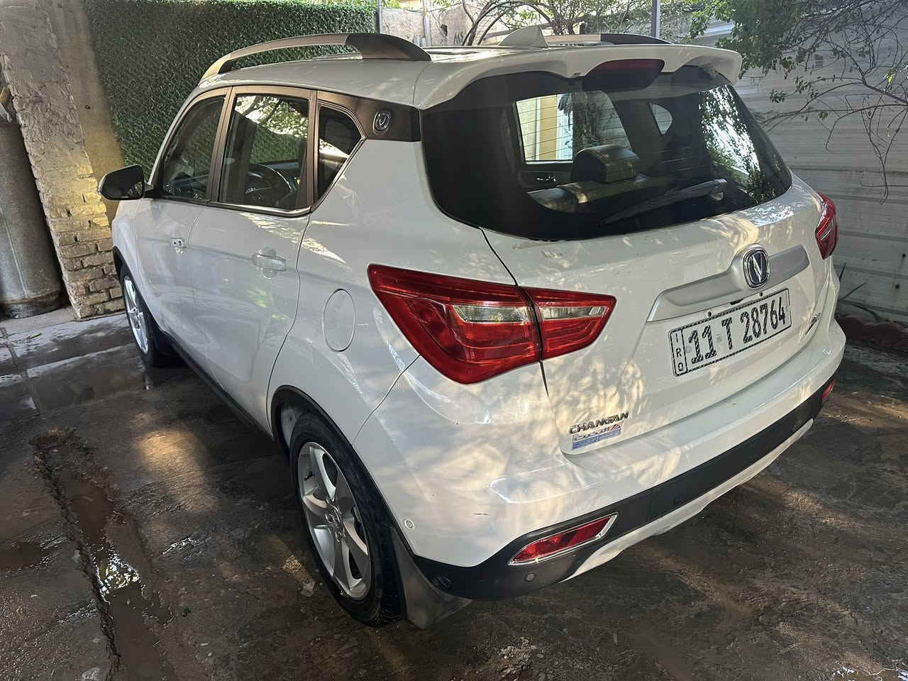 السلام عليكم.. للبيع شانجان CS 35 موديل 2019
ماشيه 70  الف 
معروفه مواصفاتها 
بيها منظومة غاز شغاله وجدا ناجحه بيها ومرتاح عليها افضل من البانزين  مكينه 1600 دوش گير اوتو ميكانيكي  تبريد ثلج 
تخم تاير جديد السياره مال بيت استعمال قليل 
مكفوله كفاله عامه من ضربه ومعجون وصبغ وگير ومحرك وتجي وتفحص وتشوف  وسويلها سونار وين ميعجبك..فقط بيها ضربه بالدعاميه صغيره ومصلحه فايبر كلاس وشويه بالچاملغ اصبعين مثل ما موضح بالصوره بدون دواخل
لايت زنون ابيض..حره بأسمي والسنويه تسقط ب 2030
تحويل ثاني يوم
رقمها بغداد وموجود في بغداد الكاظميه  
السعر 123  وبيها مجال 
للاستفسار اكثر على الرقم ***********
