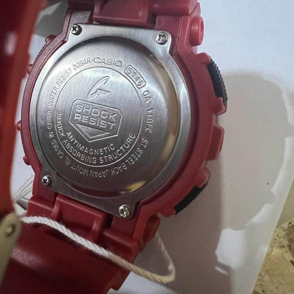 كاسيو جي شوك
الموديل: GA-110FC-1A
اللون: تتميز بلون أحمر أساسي مع لمسات زرقاء وصفراء على المينا (الوجه)، مما يمنحها مظهرًا حيويًا وفريدًا.
النوع: ساعة تجمع بين العرض التناظري (العقارب) والرقمي.
الميزات الرئيسية:
مقاومة للصدمات.
مقاومة مغناطيسية.
مقاومة للماء حتى عمق 200 متر.
مزودة بساعة إيقاف بدقة 1/1000 ثانية.
بها إضاءة LED تلقائية.
السعر 75 شامل التوصيل


**إذا كنت صاحب هذا الإعلان وتريد حذفه لأي سبب، رجاءا أرسل رسالة إلى الدعم الفني**