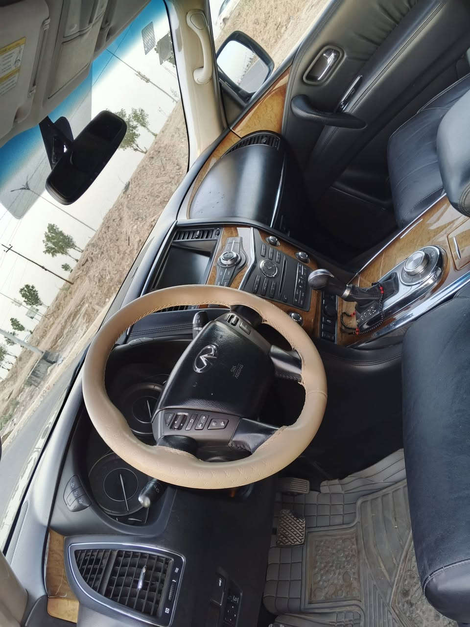 السلام عليكم
انفنتي للبيع او مراوس حسب القناعه QX56 

موديل ٢٠١١ فول مواصفات للاخير 

كشنات منفصل ViP

٣٦٠ درجة كامرات ورادارت 

لايت متحرك مع الستيرن 

شاشات خلفيه ٢ واماميه 

دشبول صاج وبعد هواي مواصفات المعروفه 

مكان السياره واسط مركز المدينه

سعر ١٤٢

للاستفسار

                                                          ***********
***********
