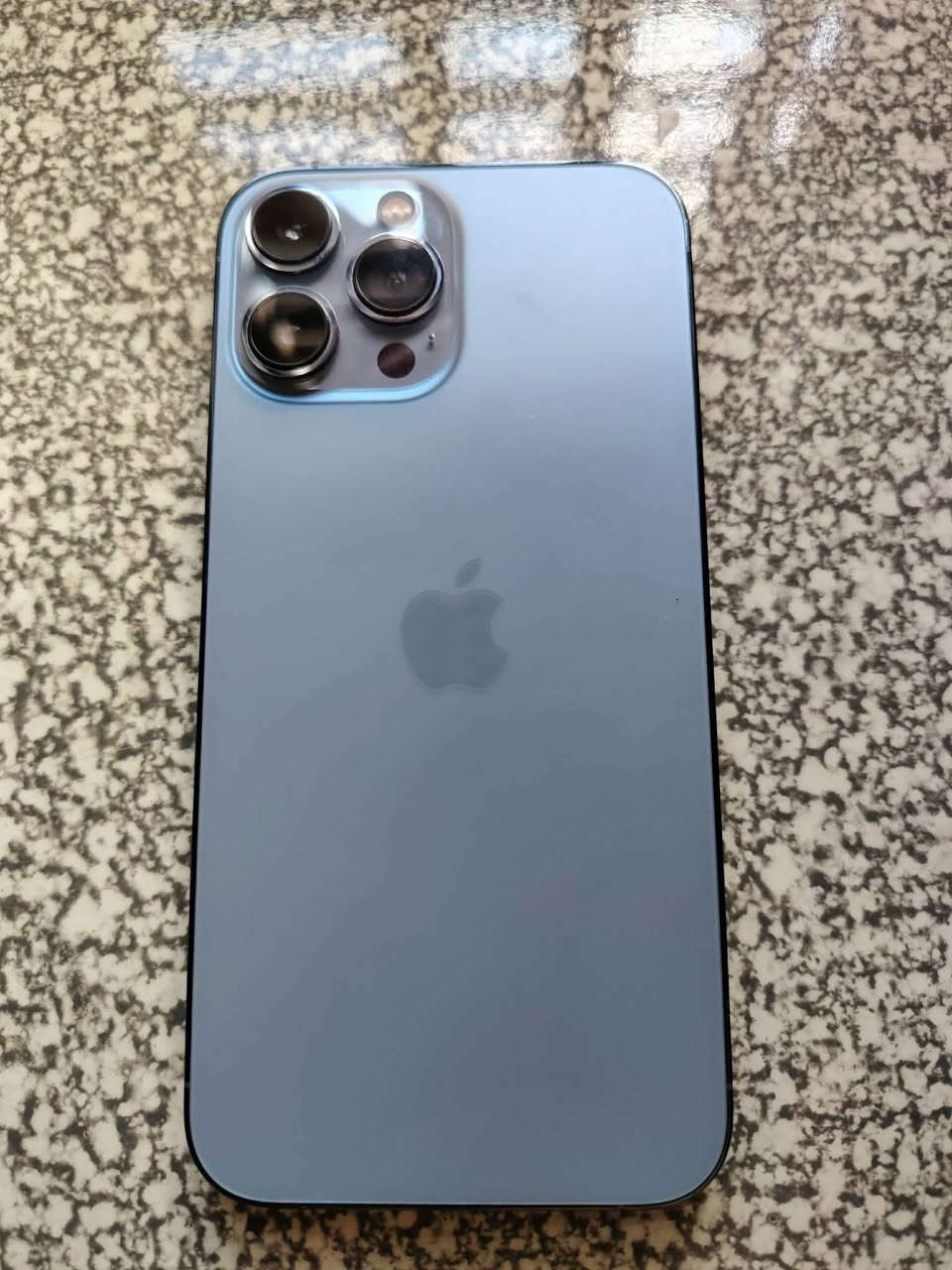سلام عليكم ‏عندي تلفون 13 Pro ماكس ذاكرته 256 بطارية 86 نظافة 100%*********** السعر700
