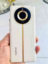 للبيع موبايل نضيف  الذاكرة 250.الكامره100MP. جهاز ضد الكسر  السعر 400و...