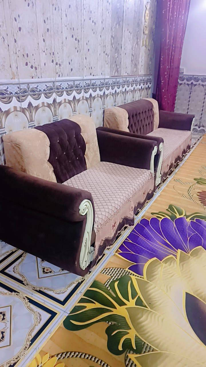 سلام عليكم شباب تخم قنفات 5قطع نضيفات وحلوات الله شاهد سعر 300 وبيه مجال مكاني البصره القبله رقم *********** وتساب موجود
