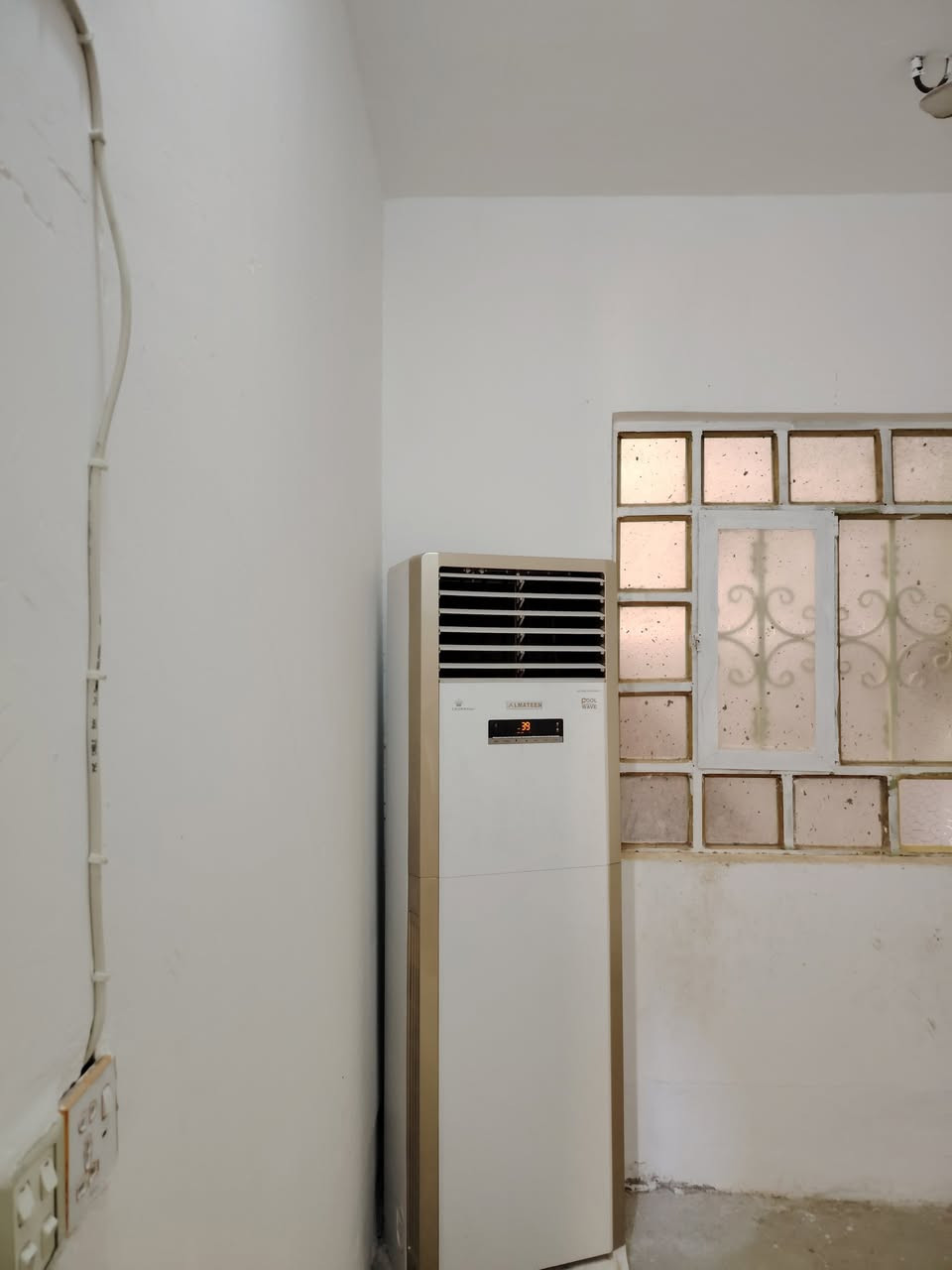 بيت ٥٠م طابق واحد كونكريت مسلح بناء بلوك طابو زراعي سند ٢٥ إقرار محكمه من المالك مباشرة خدمات مجاري حي الأمين شارع الحر خلف مول المائده يبعد ١٥٠م عن شارع تجاري وخط باب الحسين كوسترات للاستفسار مكتب الأوس للعقار ابو سجاد*********** ابو وائل *********** تفاوض مع صاحب البيت مباشر
